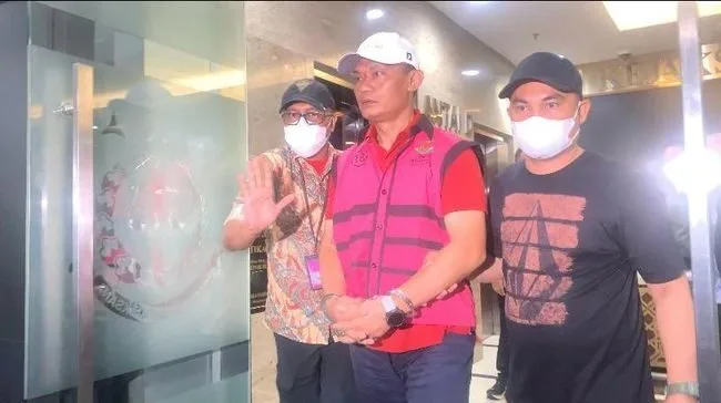 Penampakan empat tersangka kasus suap vonis lepas korupsi minyak goreng ditahan kejagung muliadetikcom 1744489425082 169