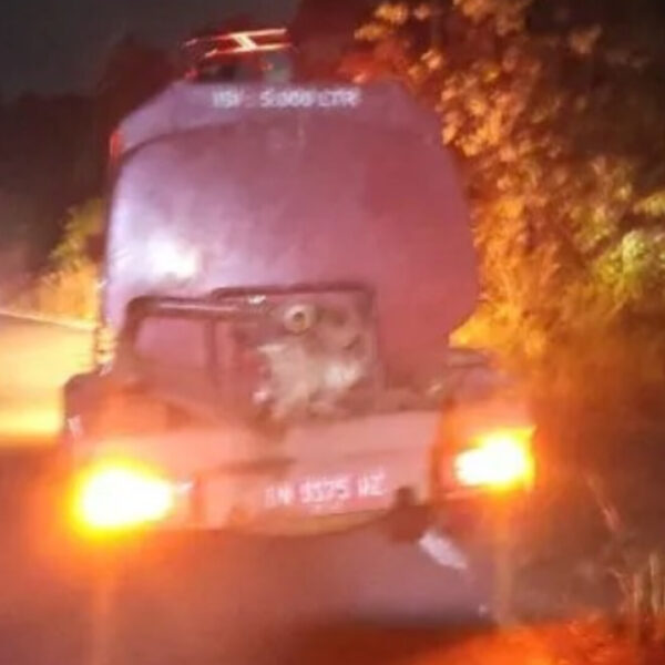 Wisatawan Asal Prancis Laporkan Karhutla di Tanjung Tinggi, Damkar BPBD Belitung Padamkan Api dalam 2 Jam