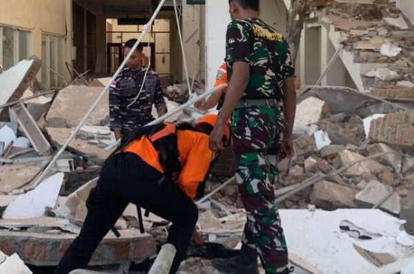 Gempa M7,7 di NTT Tewaskan 14 Orang, 2.000 Warga Mengungsi