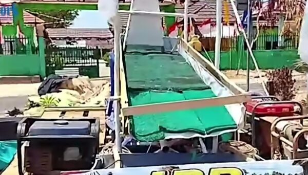 46 Siswa SDN 19 Manggar Bawa Miniatur Ponton TI Rajuk di Pawai HUT ke-81 RI, Suarakan “Wariskan Kami Mata Air, Bukan Air Mata”