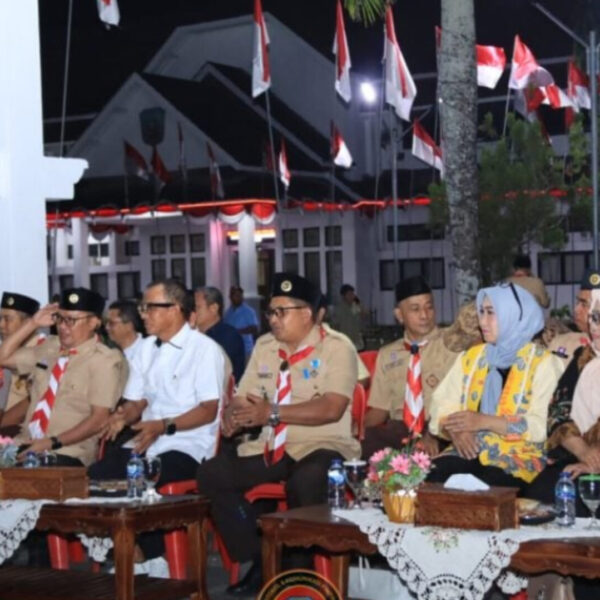 Bupati Djoni Alamsyah Lepas Pawai Tanglong 2026, Ribuan Pelajar dan Pramuka Semarakkan Tanjungpandan