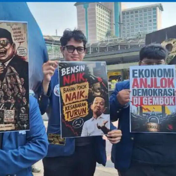 Ribuan Mahasiswa Gelar Aksi “Merebut Kemerdekaan” di Bundaran HI, Usung 8 Tuntutan