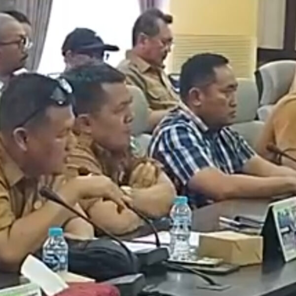 Warga Batu Penyu Geruduk DPRD Beltim, Tuntut Transparansi Utang Koperasi Plasma Rp50 Miliar