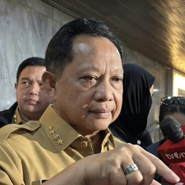 Mendagri Tito Tegaskan Damkar Tak Perlu Izin Masuk Lahan Terbakar, yang Menghalangi Bisa Ditangkap