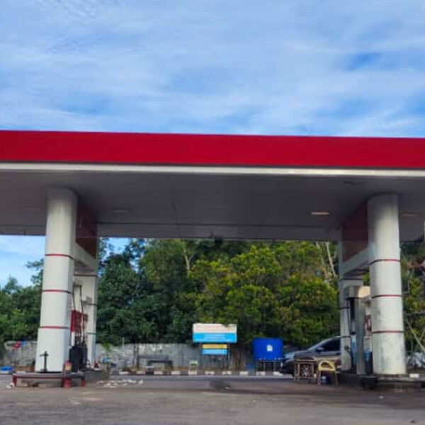 Antrean Mengular di Padang Manggar, Warga Desak SPBU Sungai Manggar Segera Dibuka Kembali
