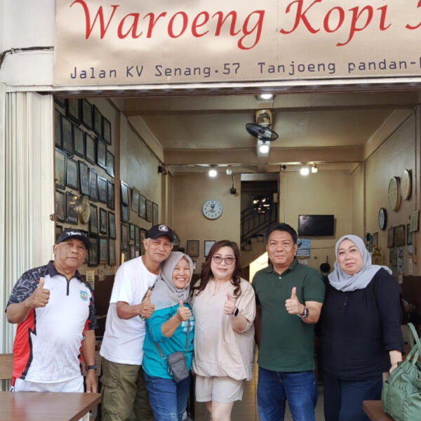 Donny Syahrullah dan Istri Nikmati Suasana CFD Tanjungpandan, Mampir Kuliner Warung Khong Jie Bareng Alumni SMAN Tanjungpandan Angkatan 85