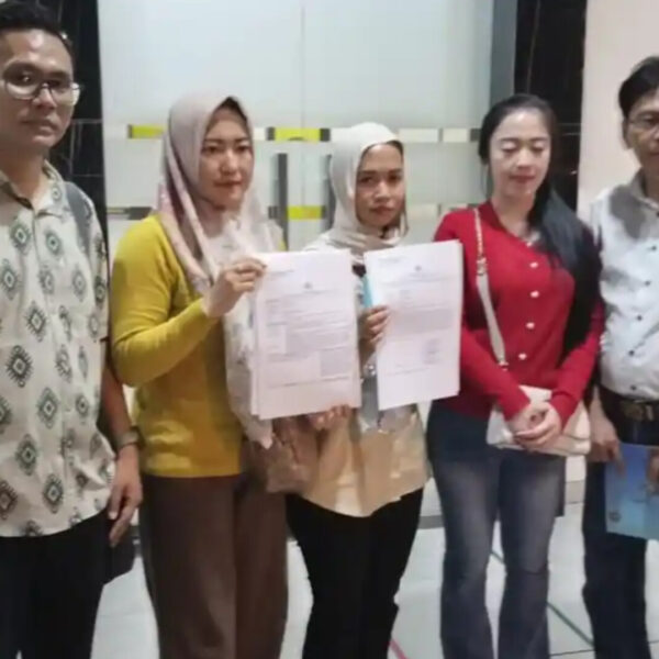 Geger! Rumah Warga di Cikampek Barat Didatangi Kelompok Bersenjata Tajam, Ibu dan Anak Menangis Ketakutan – Dilaporkan ke Polresta Karawang